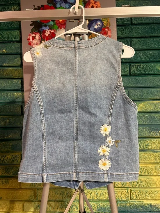 Embroidered Daisy Light Wash Denim Vest - Picture 8 of 8